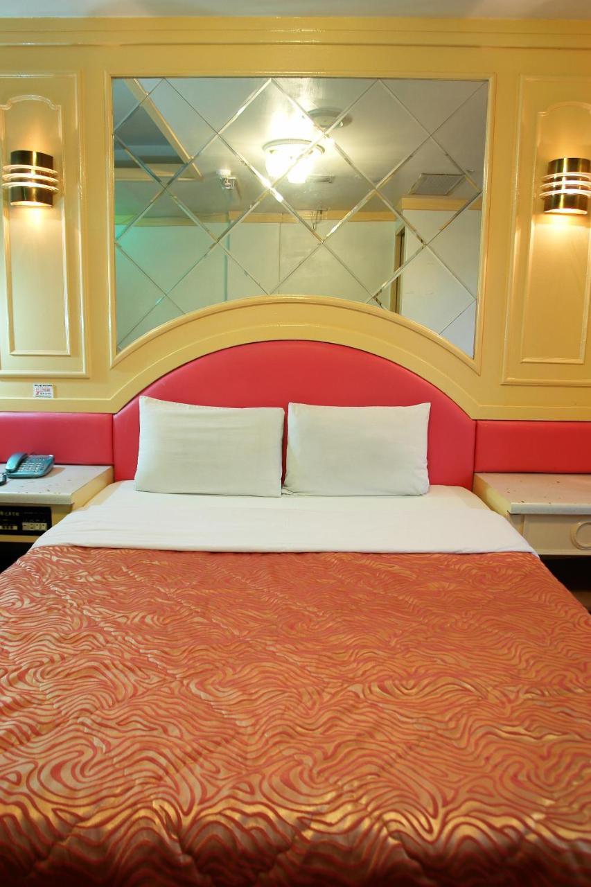 Rido Hotel Taichung Exteriör bild
